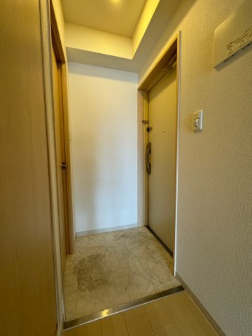 アーバンフラッツ心斎橋 (旧 La Douceur心斎橋)の玄関