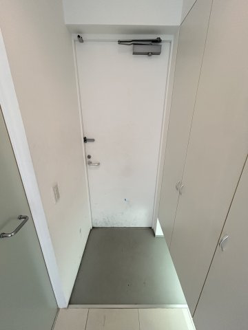 La Douceur湊町の玄関
