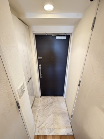 QCフラット北堀江の玄関