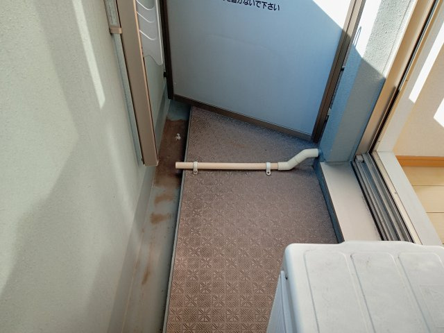 川崎市多摩区登戸の賃貸マンションのバルコニー|暖かな日差しのふりそそぐバルコニー