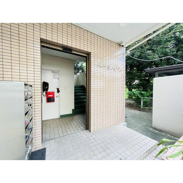 ハイツまぐろのエントランス
