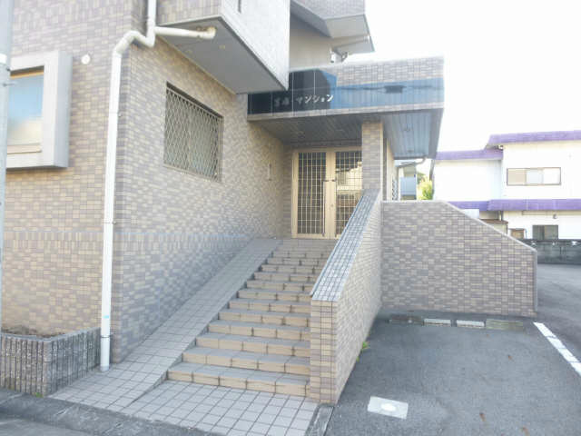箕浦マンションのエントランス