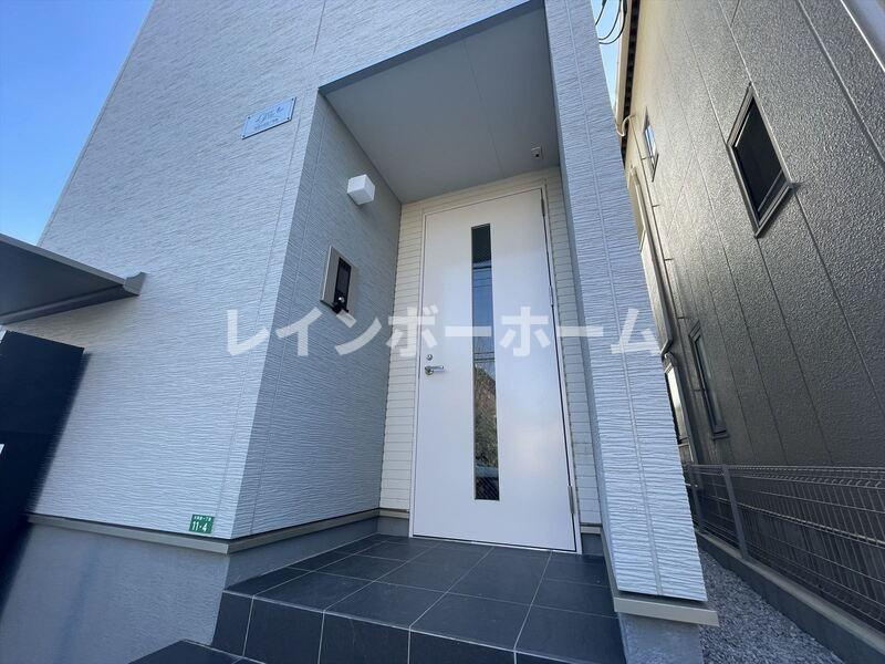 リーブルファイン新座大和田　1号棟のエントランス