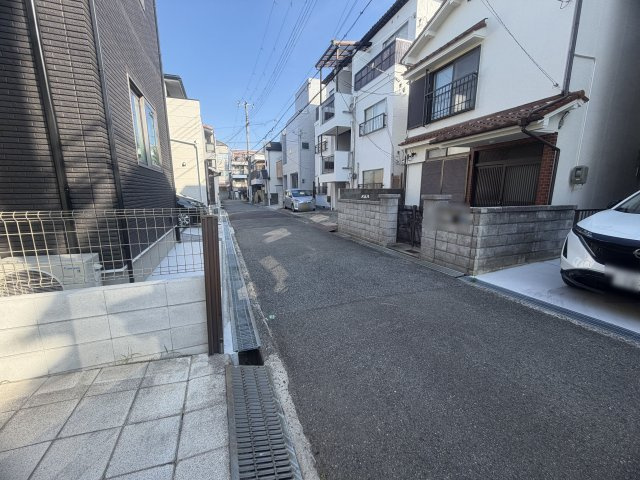 神戸市垂水区星陵台1丁目戸建の前面道路含む現地写真