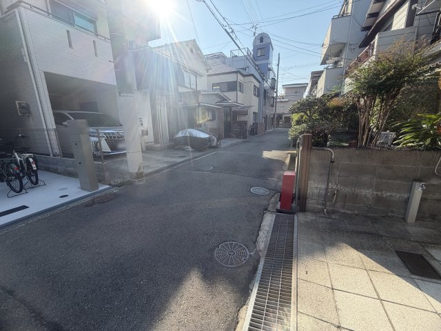 神戸市垂水区星陵台1丁目戸建の前面道路含む現地写真