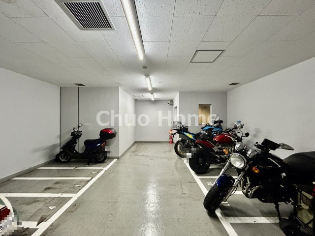 日暮里アインスタワーの駐車場|【バイク置き場】最新の空き状況や費用などの詳細は担当スタッフまでお問い合わせください。