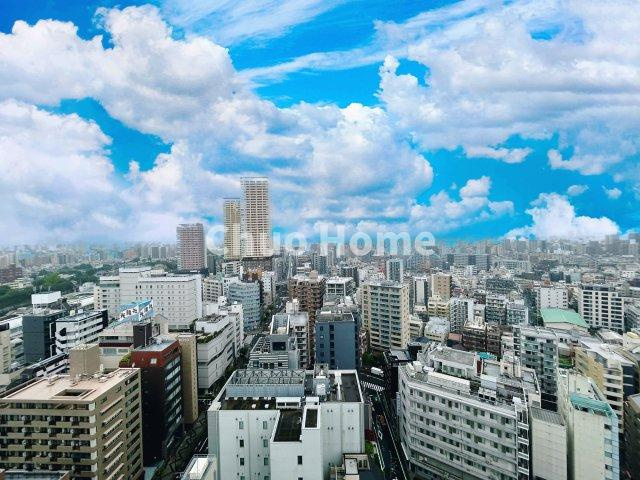 日暮里アインスタワーの展望|手を伸ばせば、ふれることが出来そうな環境が、そのままインテリアになったような印象です。その豊かな眺望にふさわしい空間には、通風・採光にも優れ、心地よい光と風があふれています
