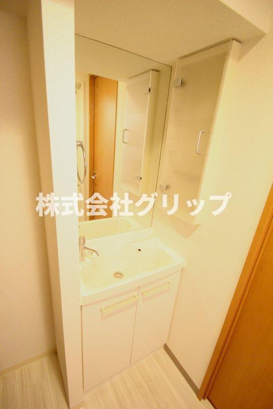 リクレイシア西横浜の独立洗面台