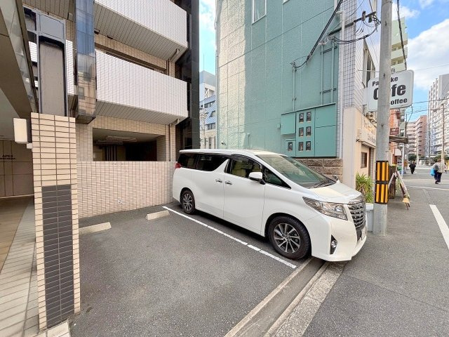 エイペックス新大阪の駐車場