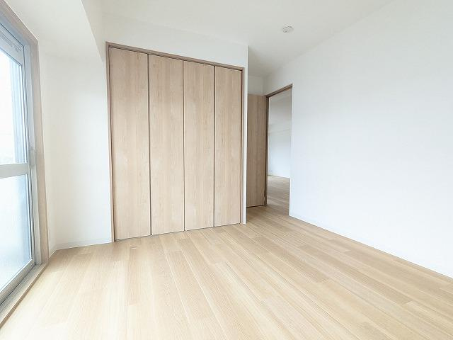 藤阪ハイツB壱棟の子供部屋|洋室5.5帖
■物件内覧・資金計画相談・住宅ローン相談、リフォーム相談、お問合せ受付中■
※当日・翌日のご内覧、ご相談はお電話でのお問合せがスムーズです！