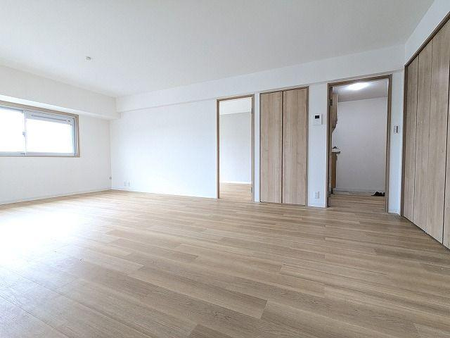 藤阪ハイツB壱棟の居間・リビング|LDK20.0帖
■物件内覧・資金計画相談・住宅ローン相談、リフォーム相談、お問合せ受付中■
※当日・翌日のご内覧、ご相談はお電話でのお問合せがスムーズです！