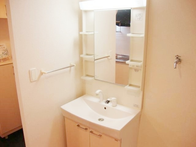 藤沢市藤沢２丁目の賃貸マンションの洗面所