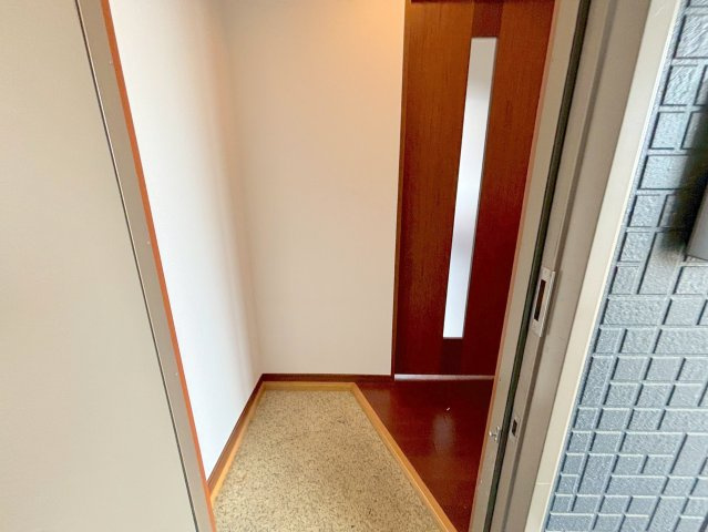 ブルーキューブの玄関