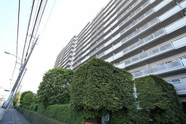 【外観】 | インペリアル東久留米D棟　(保谷店) | 「生鮮市場TOP！」「業務スーパー」まで徒歩5分以内。お買い物便利な立地。