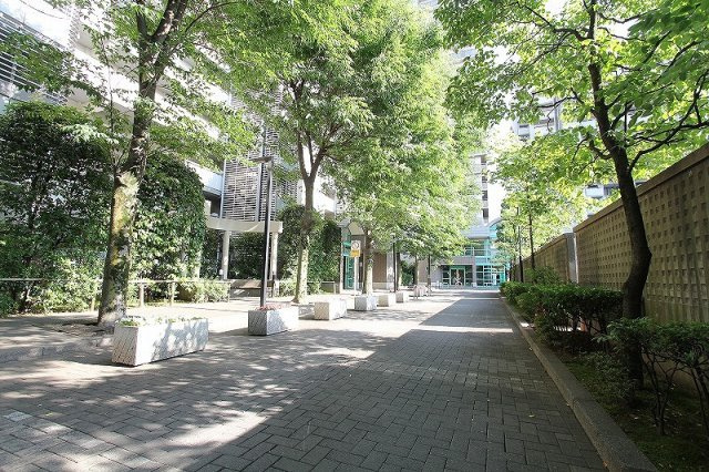 【外観】 | インペリアル東久留米D棟　(保谷店) | 小中学校が徒歩10分以内に揃い、お子様のいるご家庭にもおすすめ。