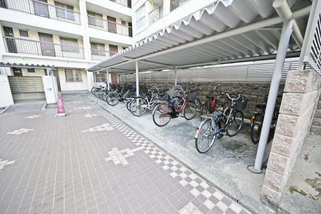 南千里第2コーポラスA棟の駐輪場|現地駐輪場です。
