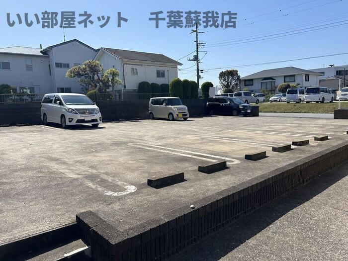 ランドウィン　五番館の駐車場|駐車場があるので、車を買う予定の方も安心です