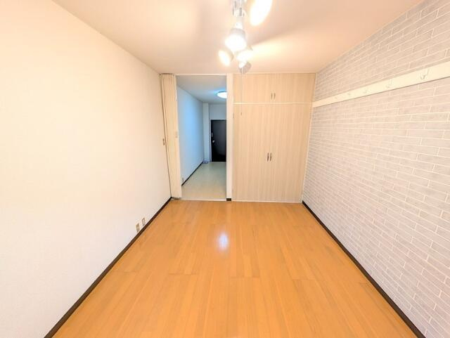 ヤマザキマンションのその他|洋室収納側