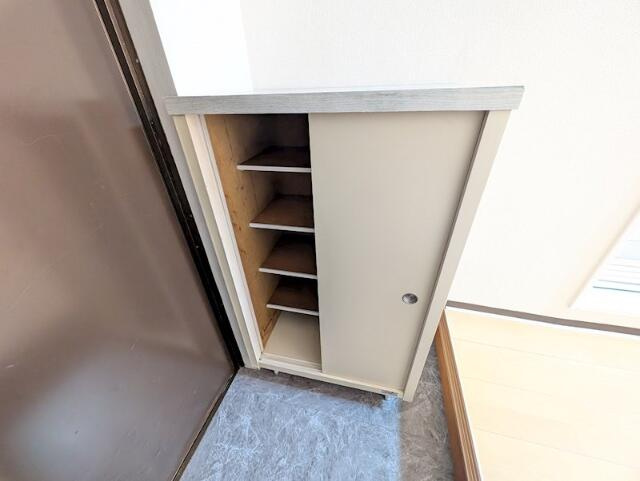 ヤマザキマンションの玄関|玄関収納内部