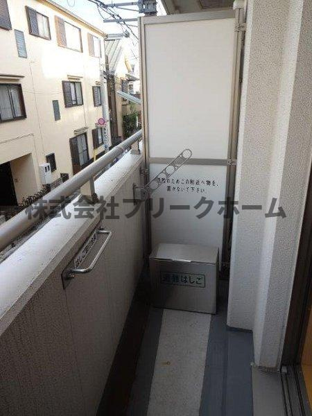 三鷹市下連雀３丁目の賃貸マンションのバルコニー