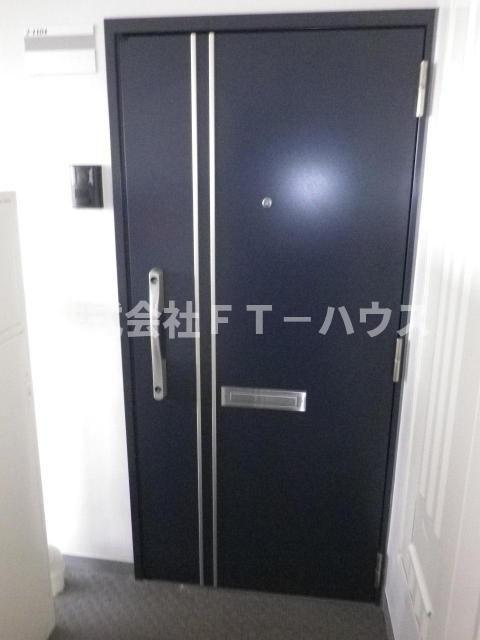 西船橋ハイム２号棟　（Ｐ付）の玄関