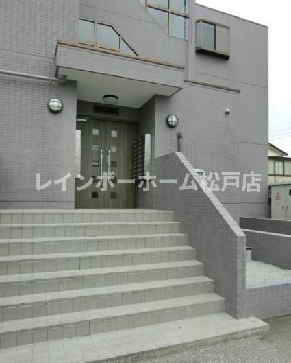 フューチャードリーム松戸のエントランス|建物の内部です