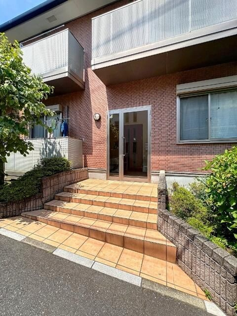 岩井ハイツのエントランス