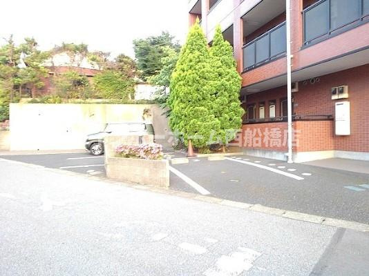 サンモール津田沼の駐車場
