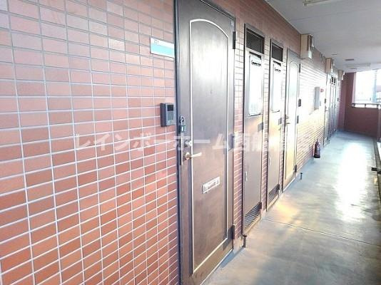 サンモール津田沼の玄関