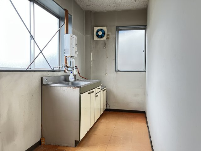 豊川市小田渕町３丁目の工場の内装|2階
