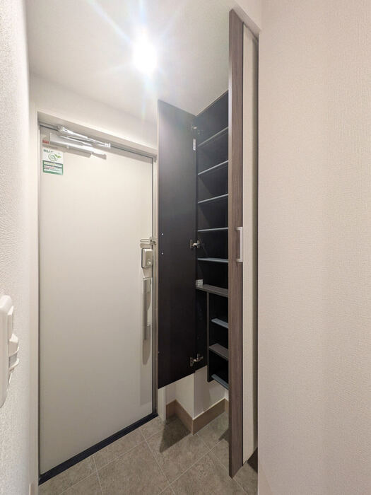 D-ROOM江井島の玄関