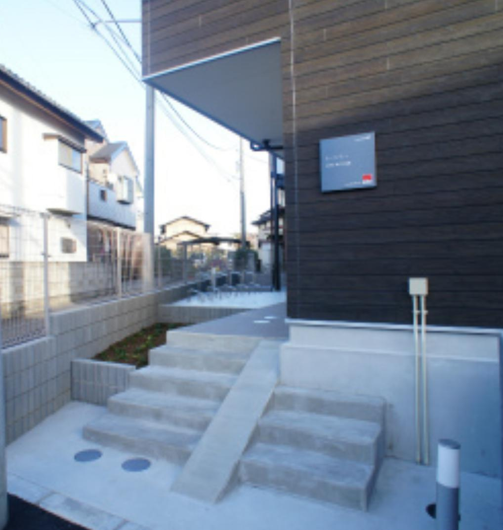 さいたま市南区辻８丁目の賃貸マンションのエントランス