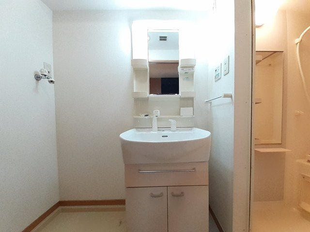 クローバーハイツの洗面所|広い洗面スペース