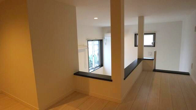 草加市西町のアパートの内装