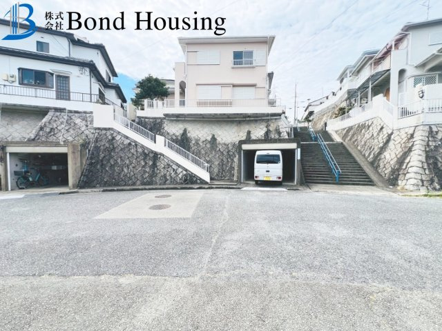 11月リフォ完成　堀込車庫　明石市大久保町緑が丘　中古戸建の駐車場