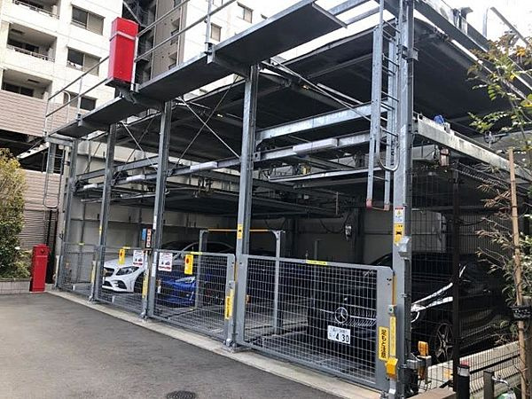 パレステージ大島の駐車場