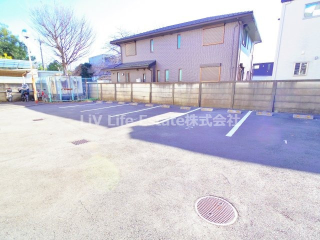 小平市花小金井６丁目の賃貸マンションの駐車場