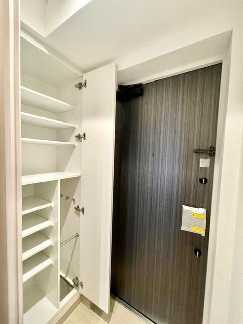 エストゥルース板橋本町の玄関