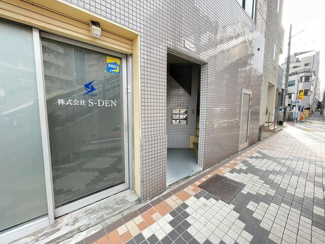 フジビレッジビルのエントランス