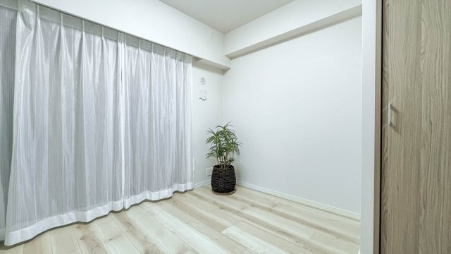 イーストゲートスクエアの洋室|落ち着いた色調の洋室です