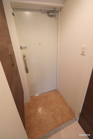 Luxe新大阪SOUTH　仲介手数料無料の玄関