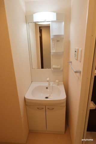 Luxe新大阪SOUTH　仲介手数料無料の洗面所