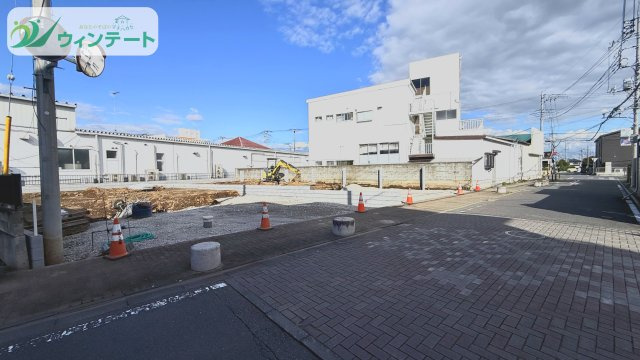 古河市東本町　新築戸建　1号棟の前面道路含む現地写真|見通しの良い前面道路で、お子様の通学も安心。閑静な住宅街に位置する好立地です♪
