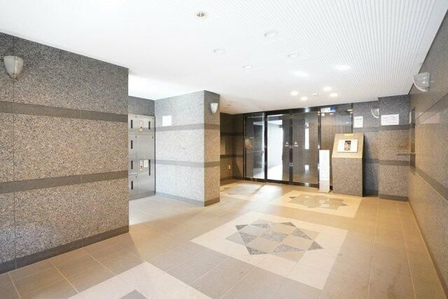 ルーブル学芸大学弐番館のロビー