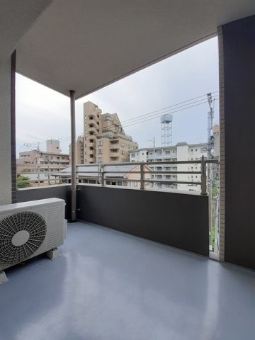 Ｓｏｌ　Ｌｅｖａｎｔｅ　国府のバルコニー|暖かな日差しのふりそそぐバルコニー