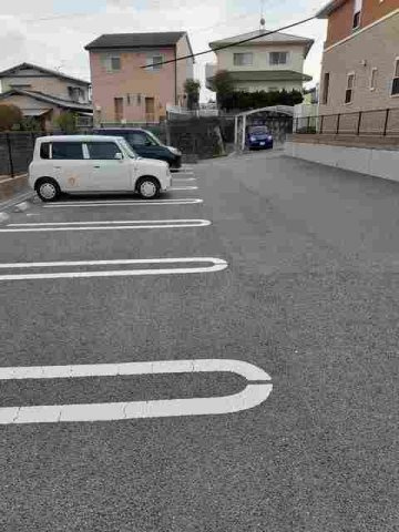 ヴェルデコリーナエストⅠの駐車場|駐車場があります