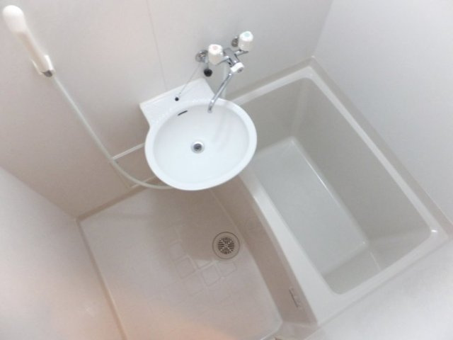 レオパレスフォーブル２１Ａの浴室|コンパクトで使いやすいお風呂です