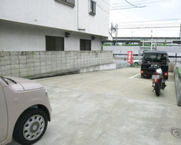 コンフォートヴィラ・寒川の駐車場