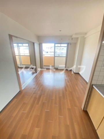 大阪市淀川区東三国６丁目の賃貸マンションの収納