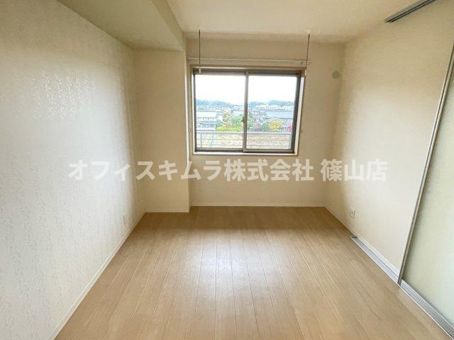 サンフェリーチェ篠山の洋室